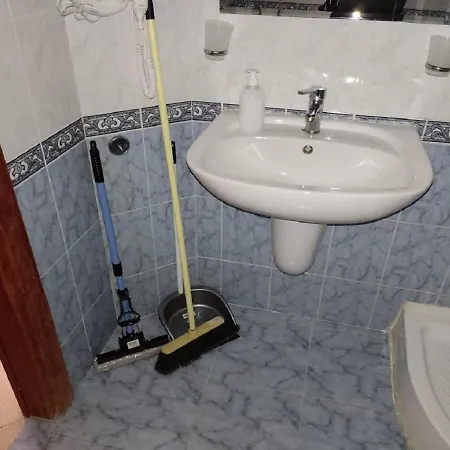 Ideal Three Bed For Families Closed To The Apartment