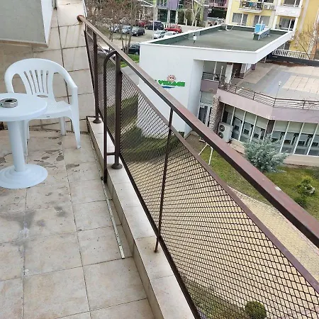 Ideal Three Bed For Families Closed To The