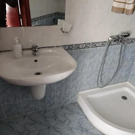 Ideal Three Bed For Families Closed To The