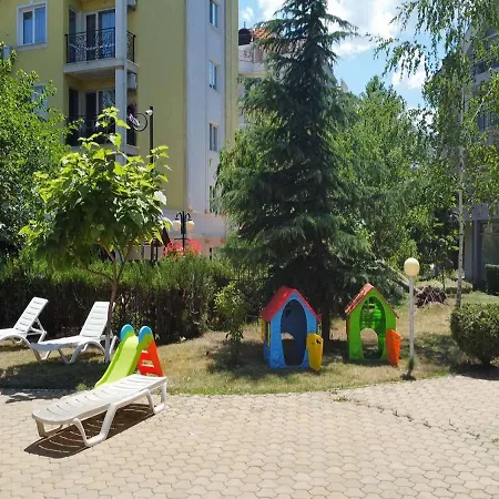 Ideal Three Bed For Families Closed To The Appartement